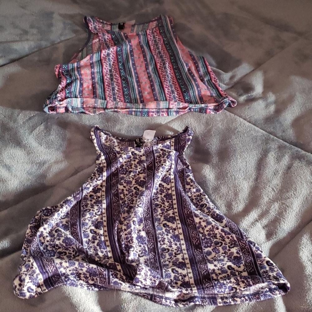 2 crop tops
